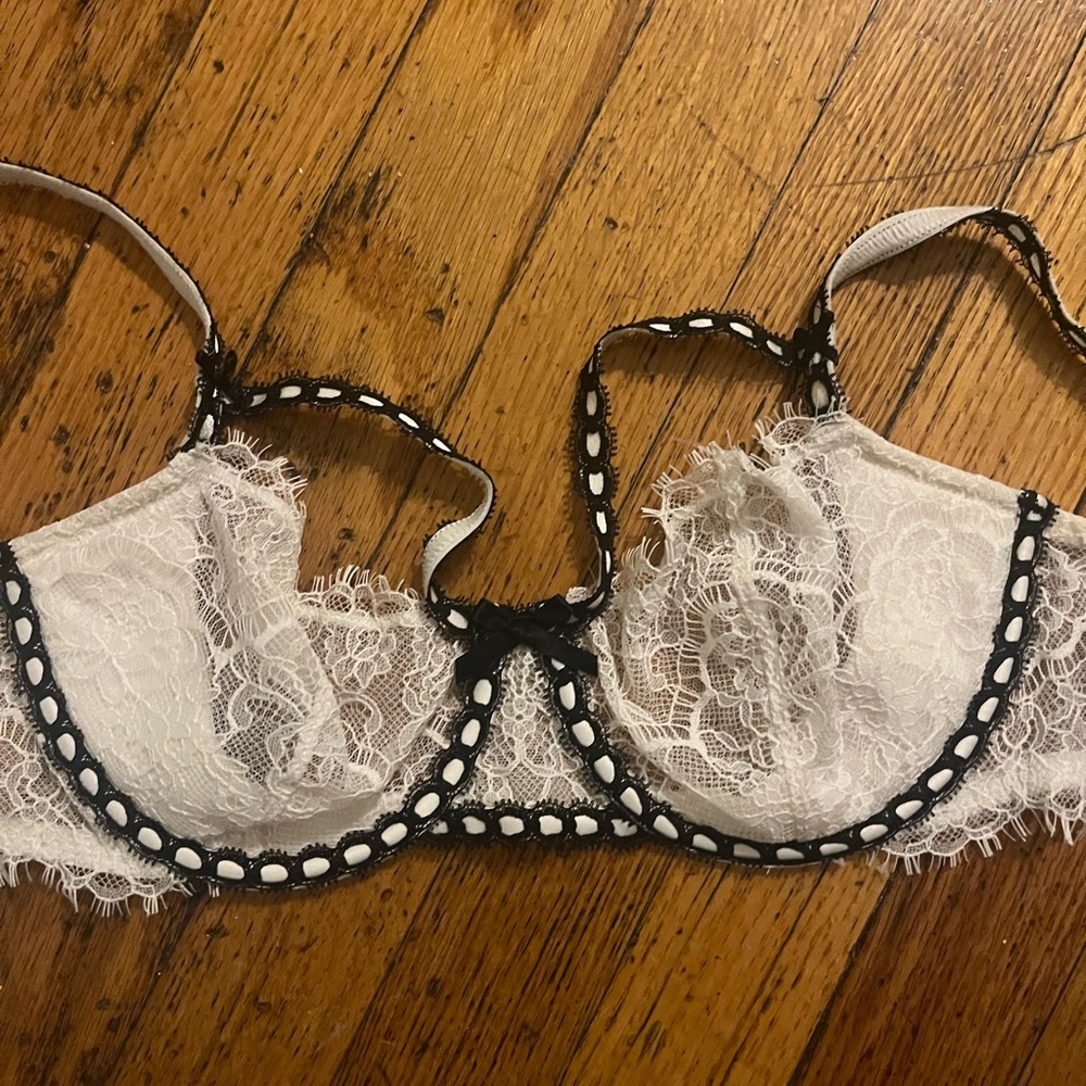Chic Lace Overlay Bra in White and Black